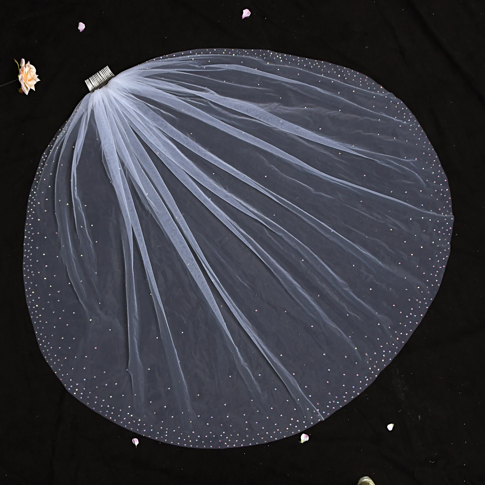 

Shiny Crystal Veil For Bride Rhinestone Edge Glitter Wedding Veil Single Tier Bridal Short Veu With Comb Women Wedding Veils