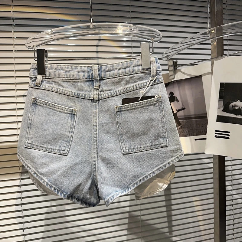 Womens Shorts 2023 Spring and Summer New Hot Girl Diamond Pocket Leak Design Three-Point Denim Shorts Female Booty Shorts