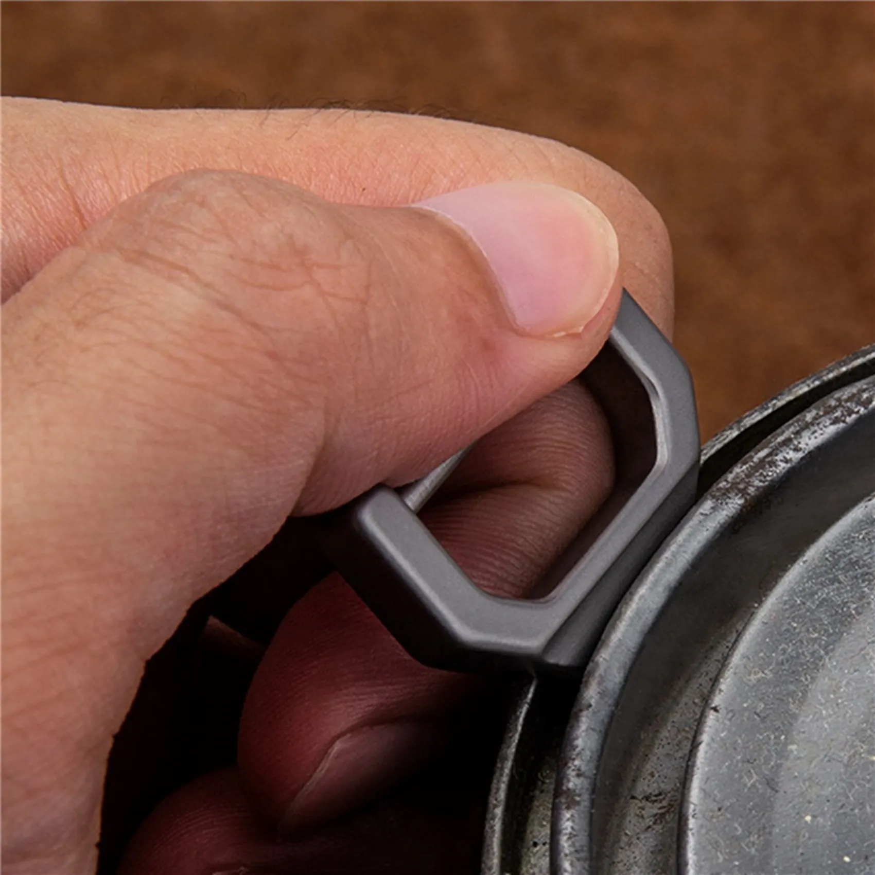 

Титановый сплав D-образный мини-брелок для ключей Автомобильная пряжка с замком уличная подвесная Пряжка для повседневного использования