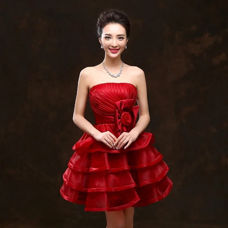 Женское Короткое платье без бретелек с оборками в несколько рядов