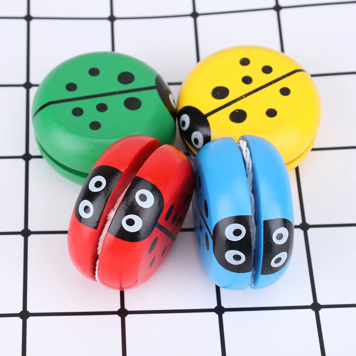 

4pcs Ladybug Yoyo Balls Wood Creative Cartoon Yo-Yo Outdoor Home Playing Toy Gift for Kids Children (Random Color)