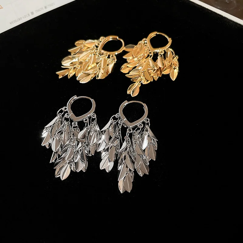 

Individualized exaggerated ear buckle design leaf tassel earrings fashion high sense earrings female earrings