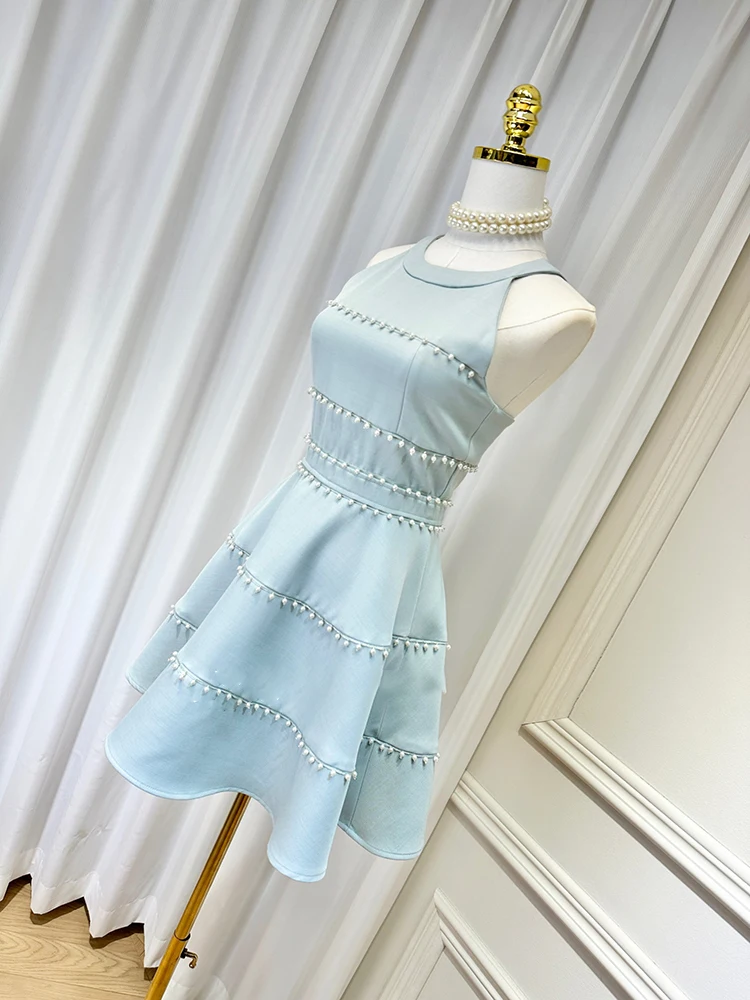 Женское длинное платье без рукавов с открытыми плечами