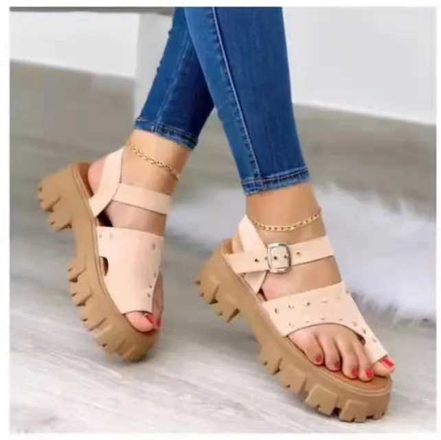 

Women Rivet Thong Sandals 2022 Summer Woman Buckle Strap Non Slip Chunky Heel Ladies Platform Shoes Female Casual Shoes Big Size