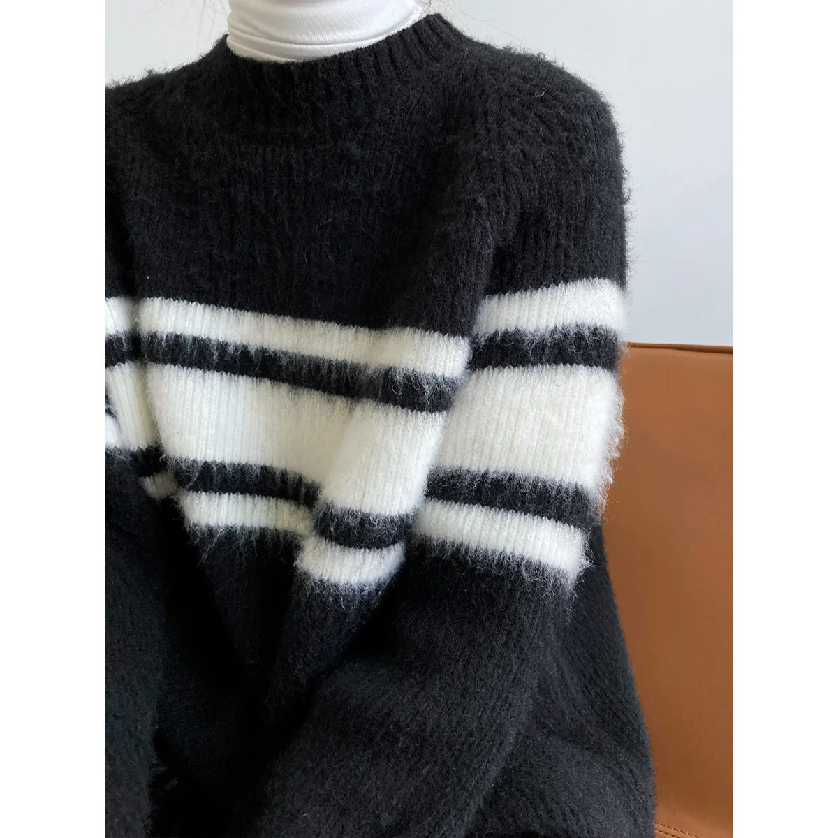 

Женский мохеровый свитер в черно-белую полоску, Осенний контрастный пуловер с круглым вырезом