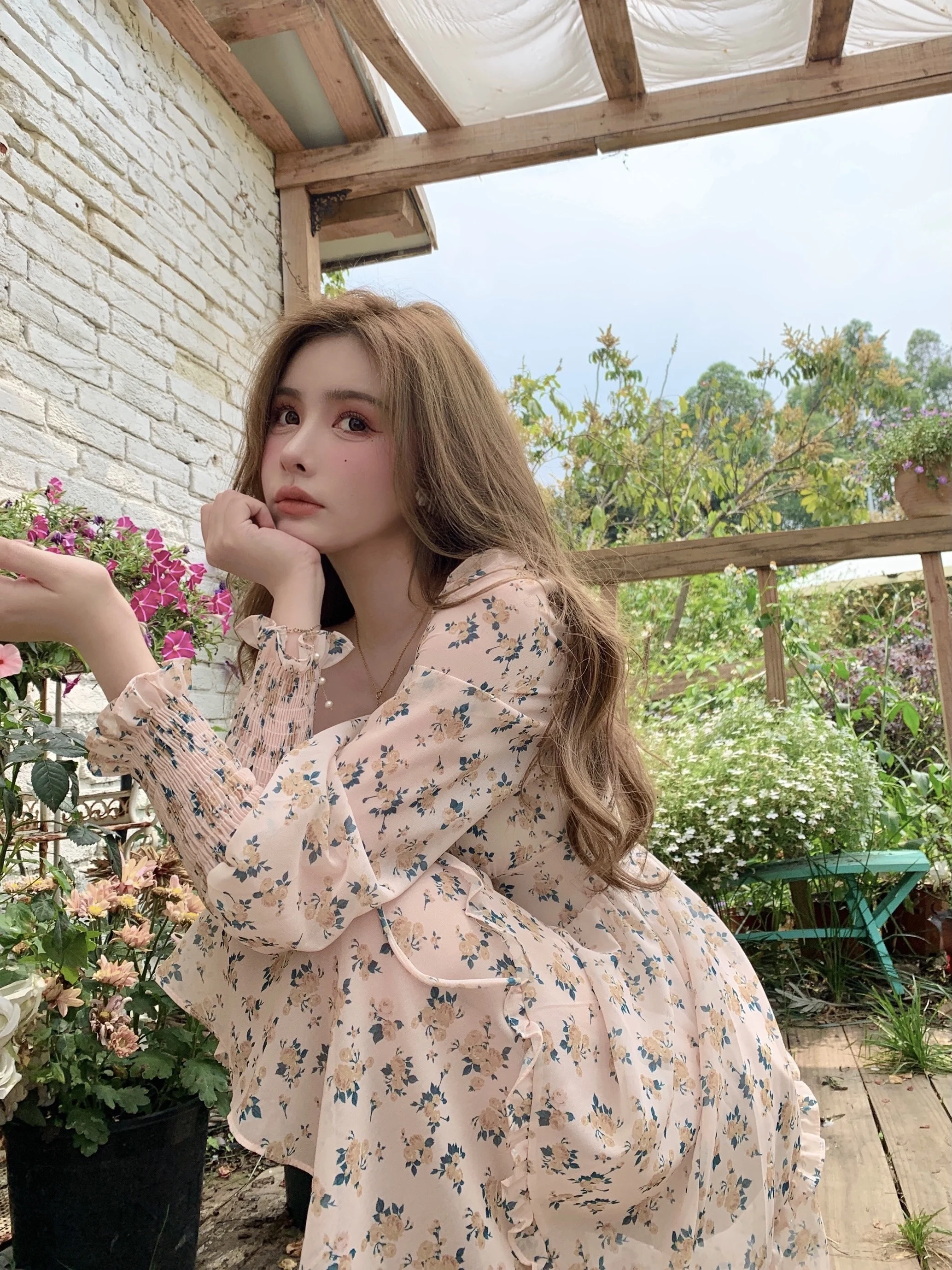 Платье-макси женское атласное без рукавов с открытой спиной