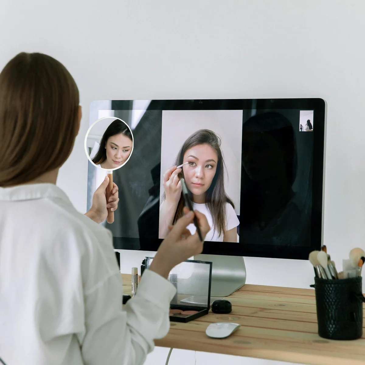 

Handheld Mirror Double Side Magnifying Mirror Hand Round Mirror