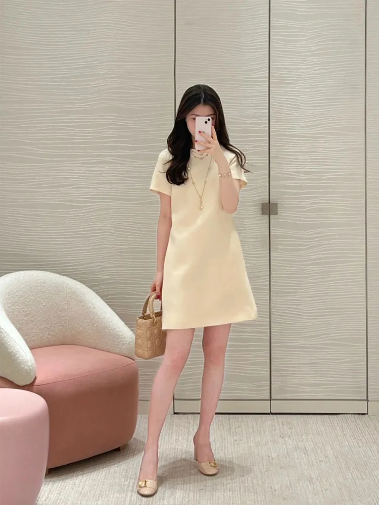 

Платье женское атласное ТРАПЕЦИЕВИДНОЕ без рукавов с карманами