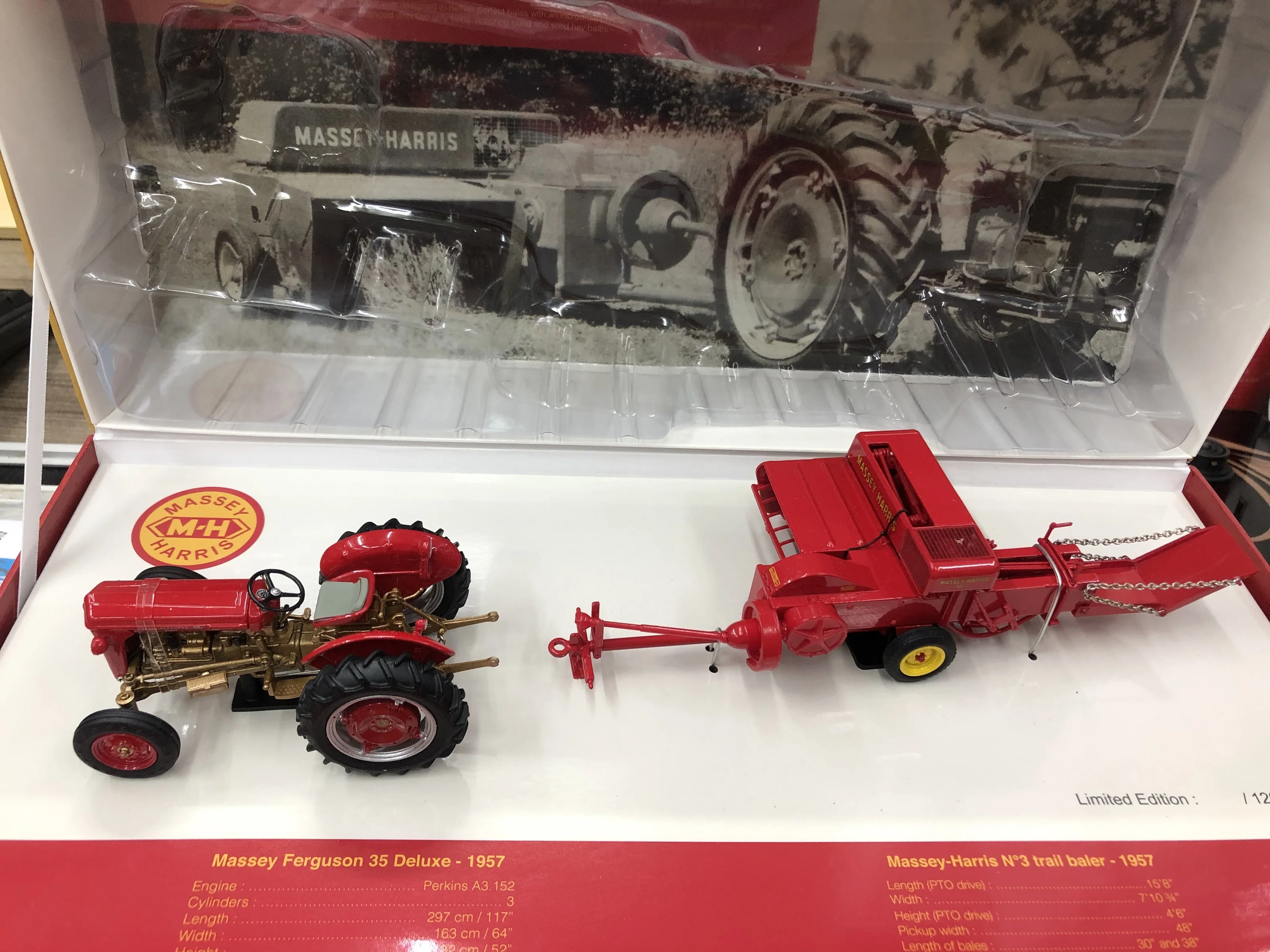 

Буровой пресс-подборщик UH 1:32 Messey Ferguson 35 N3 Massey Ferguson, подарок 5238, Сувенирные игрушки