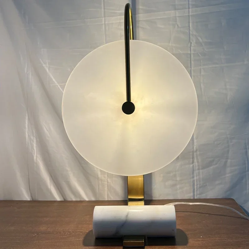 Роскошная настольная лампа в скандинавском стиле современный простой дизайн