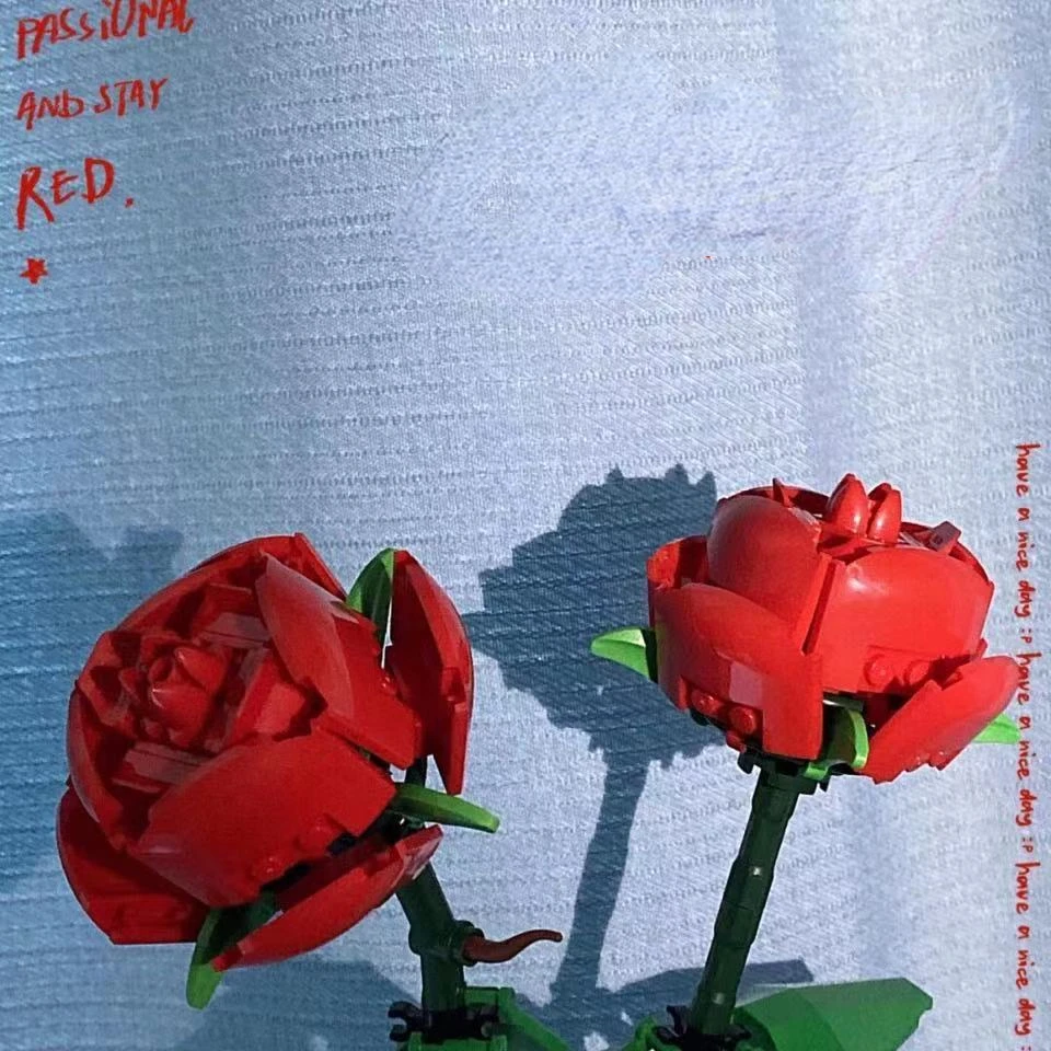 

Romantic 2 Roses Bouquet Plastic Flower Immortal Flower Valentine's Day Gift Girl Building Blocks Assembled Small Particle Toys