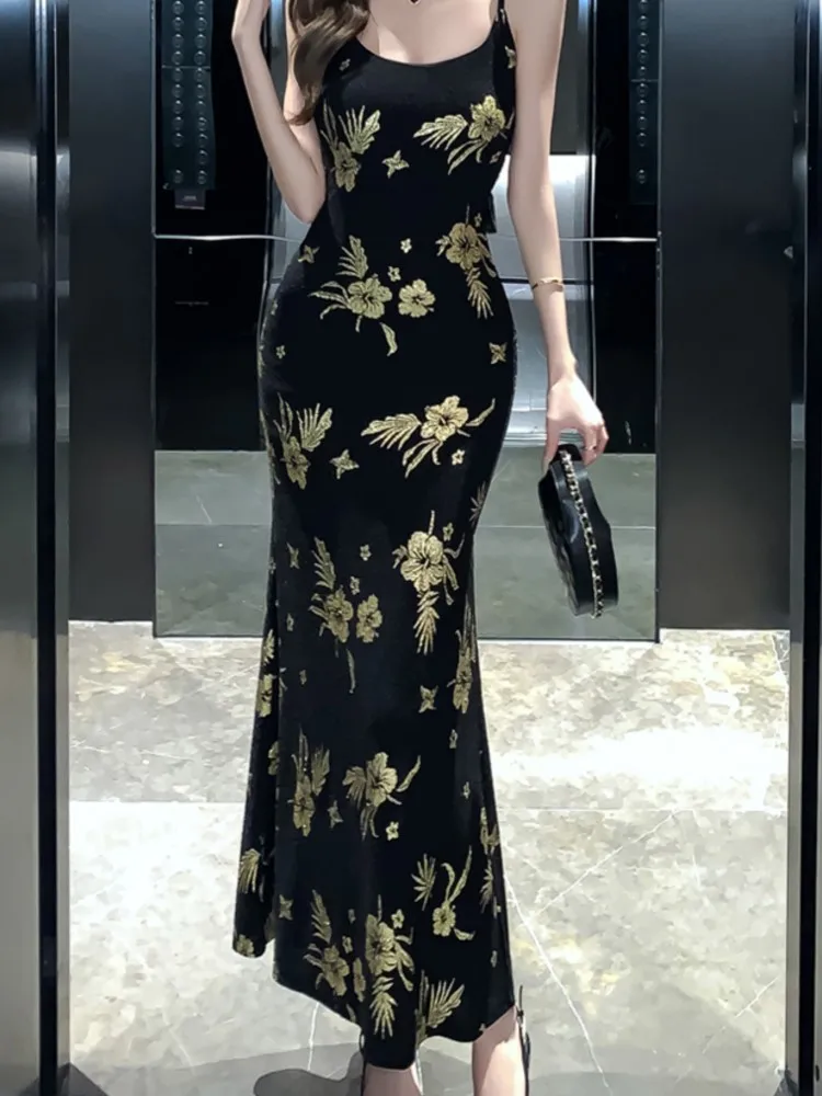 Женское облегающее платье на бретелях-спагетти черное Элегантное повседневное