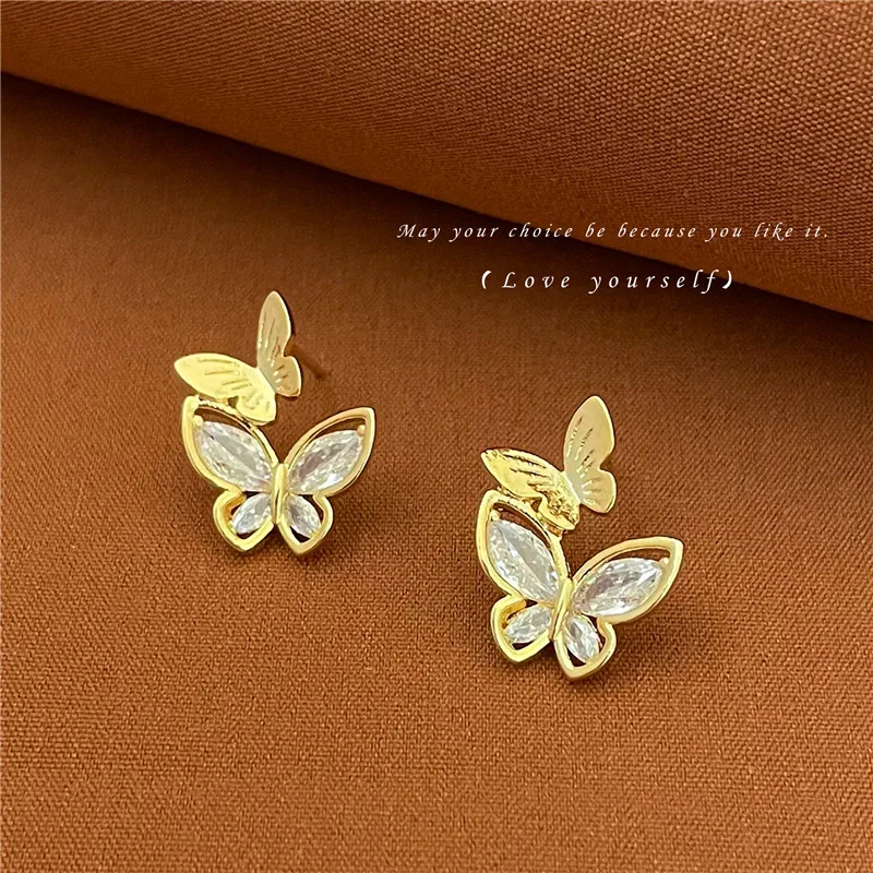 Корейские серьги-гвоздики с милым цирконием и бабочкой для женщин изысканные