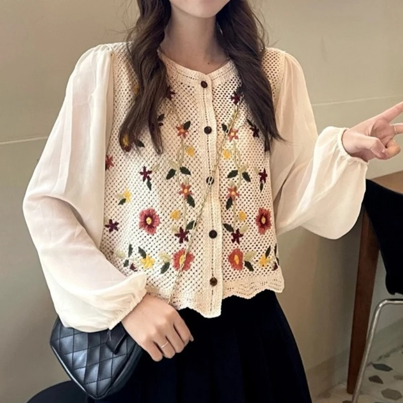 

2022 Spring New Style French Retro Temperament Crochet Hollow Small Daisy Embroidery Loose V-neck Chiffon Shirt Blouse