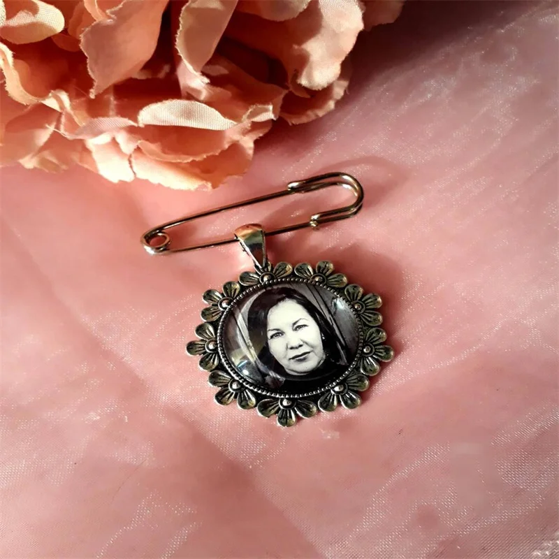 

На заказ красивая фотография памяти заколка с букетом charm или картина на лацкане memory charm для вашего дня свадьбы.