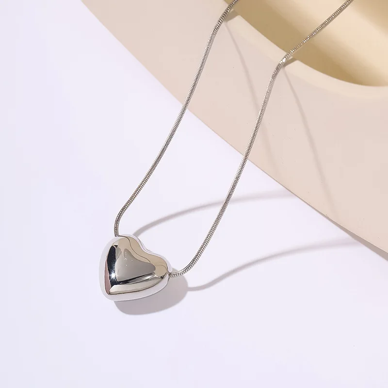 Цепочка-чокер женская с подвеской в виде сердца