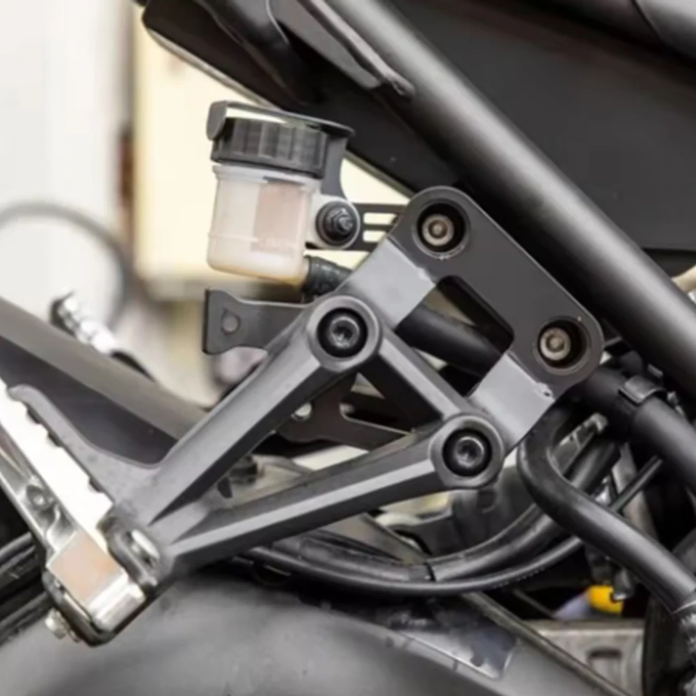 Фото FZ09 FZ-09 XSR900 Задние педали пассажира Подножки Подножки Опускающий комплект Опорный кронштейн для YAMAHA MT09 MT-09 XSR 900 2014 ~ 2024 №2