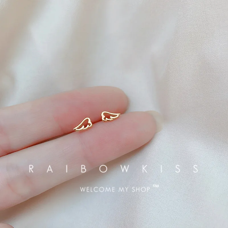 

2022 Trend Silver Color Cutout Feather Stud Earrings For Women Fashion Charm Luxury Wedding Party Gift Jewelry