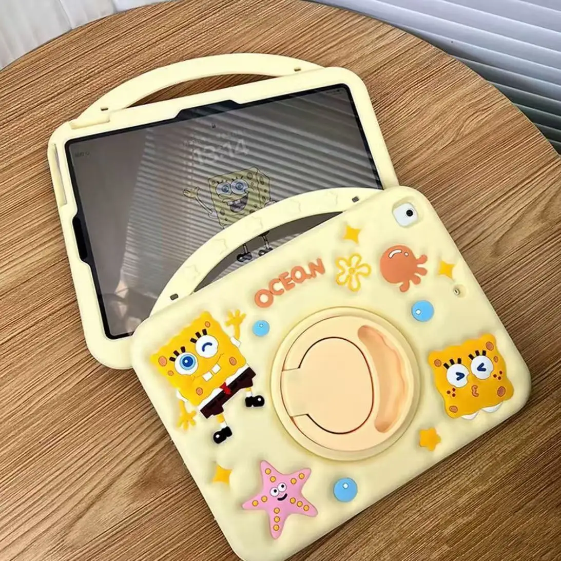 Фото Мягкий чехол Kawaii SpongeBob с силиконовым слотом для стилуса для iPad 11-го поколения 2026, Air 6/7, 10,2 дюйма, Pro 11 дюймов, подарок на день рождения №4