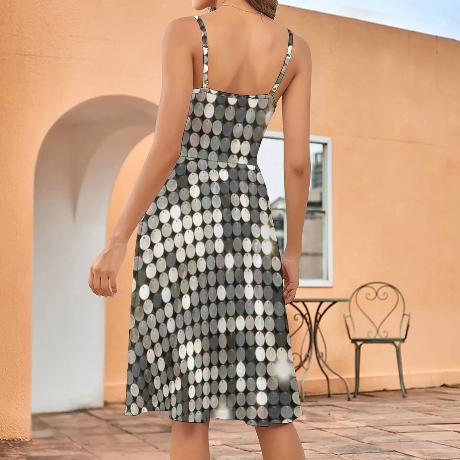 Женское пляжное платье без рукавов с серебристым металлическим принтом |