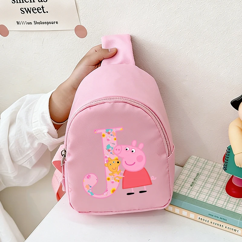 Фото Сумка-рюкзак Peppa Pigs для мальчиков и девочек, розовая сумка через плечо с 26 буквами в стиле аниме, мини-портативная сумка-кроссбоди для студентов, подарок на день рождения №1