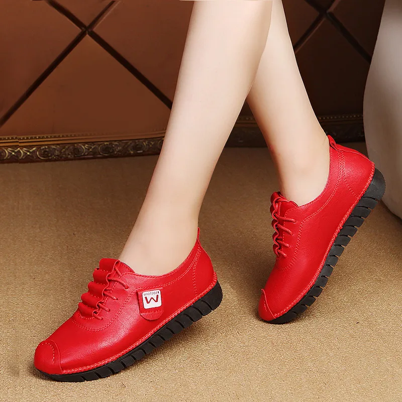 

2021 New Breathable Leather Flats Shoes Woman Sneakers Tenis Feminino Nurse Peas Flats Shoes Plus Size 35~42 Women Shoes