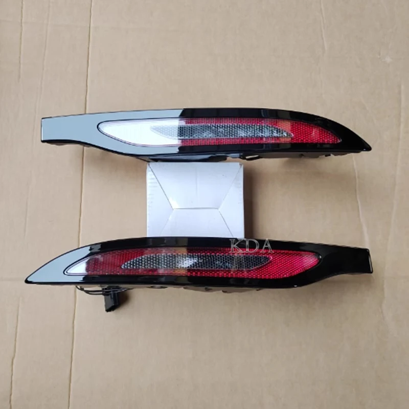

Auto Rear Bumper Reflector Warning Light Strip Bar for Land Rover Range Rover Evoque 2020 2021 2022 2023 LR116040 LR116041