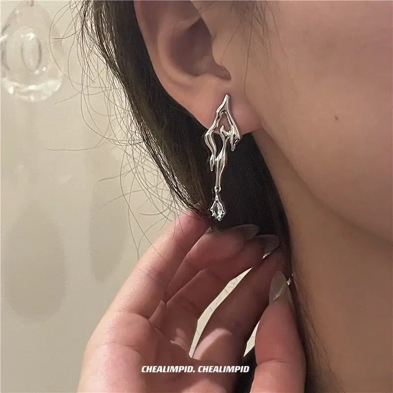2022 New So Cool Liquid Metal Geometric Irregular Zircon Earrings for Woman Man Asymmetrical Earrings Jewelry Wholesale