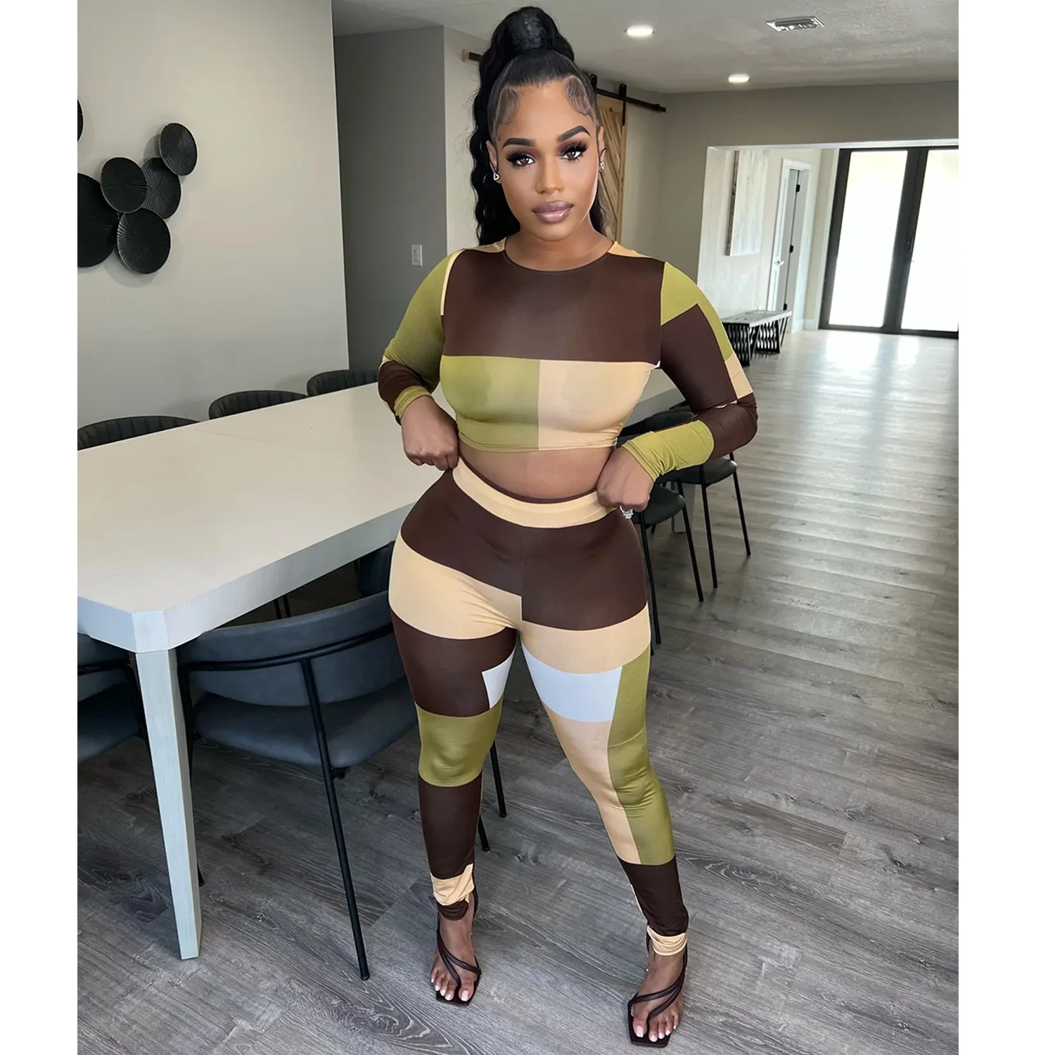 

Женский уличный костюм, Лоскутная футболка с длинным рукавом и брюки-леггинсы, женский спортивный костюм, комплект из двух предметов, наряд...