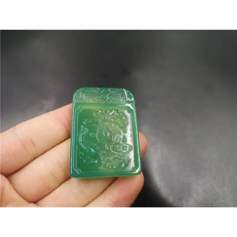 Недорогая Подвеска из Нефритового зеленого халцедона в виде карпа лотоса