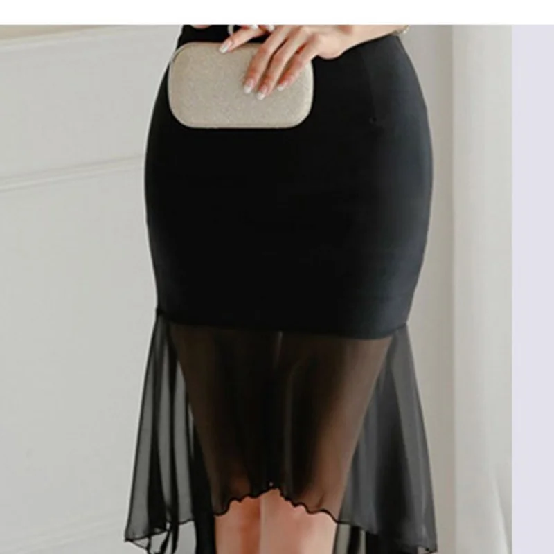 

Платье с открытыми плечами