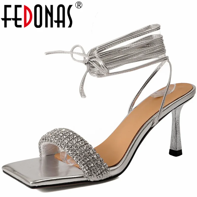 

Женские босоножки со стразами FEDONAS, белые элегантные туфли на тонких высоких каблуках, обувь для вечеринки на лето 2023