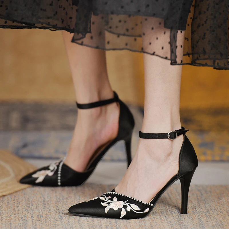 

Spring and Autumn New Fashion Women Shoes Sexy Shallow Mouth Pointed High Heels Embroidery One Word Buckle Stiletto Heels Shoes