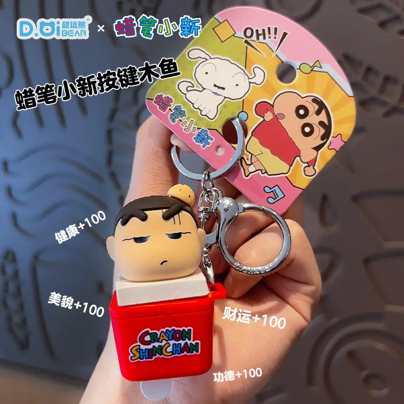 Фото Брелок-подвеска Crayon Shin Chan в виде деревянной рыбки с кнопкой, забавная игрушка-антистресс, милая кукла-подвеска для сумки, креативное украшение для повседневного использования №1