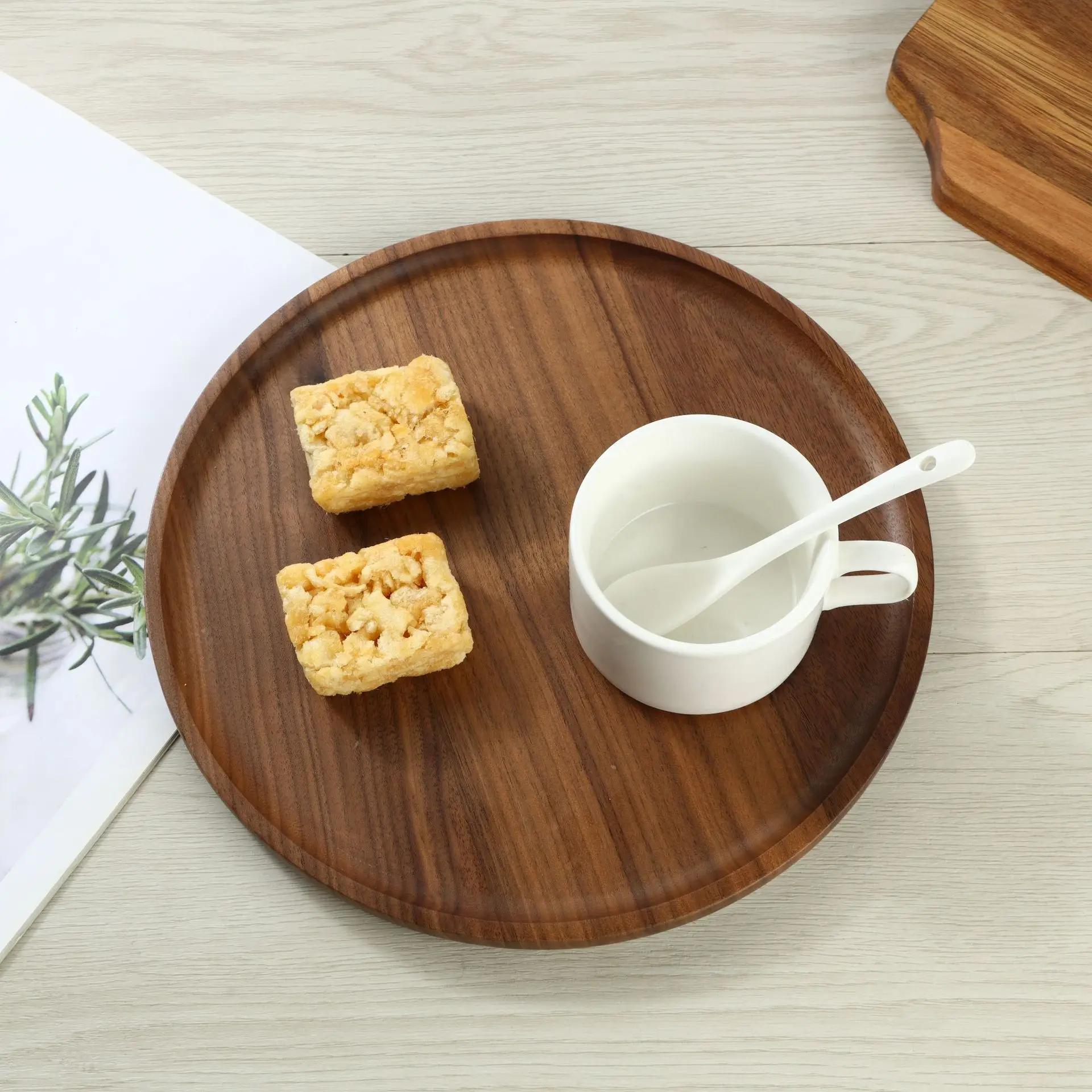 Круглый сервировочный поднос HeMu из дерева акации 25 см деревянный для чая