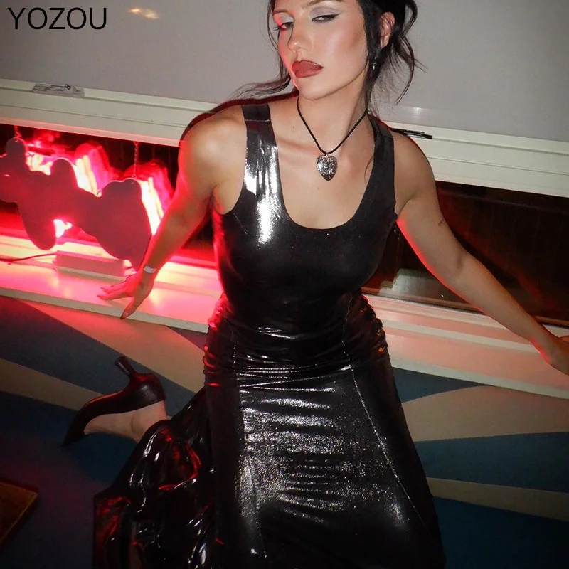 

Платье-макси черное облегающее, с запахом