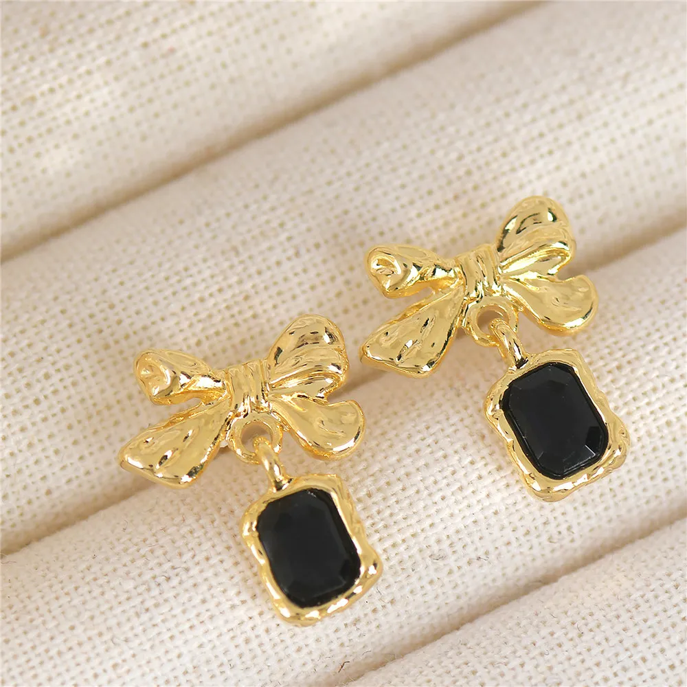 

South Korea's New Design Bowknot Metal Zircon Cool Earrings Small Fashion Everyday Versatile High Quality Earrings Female Gift