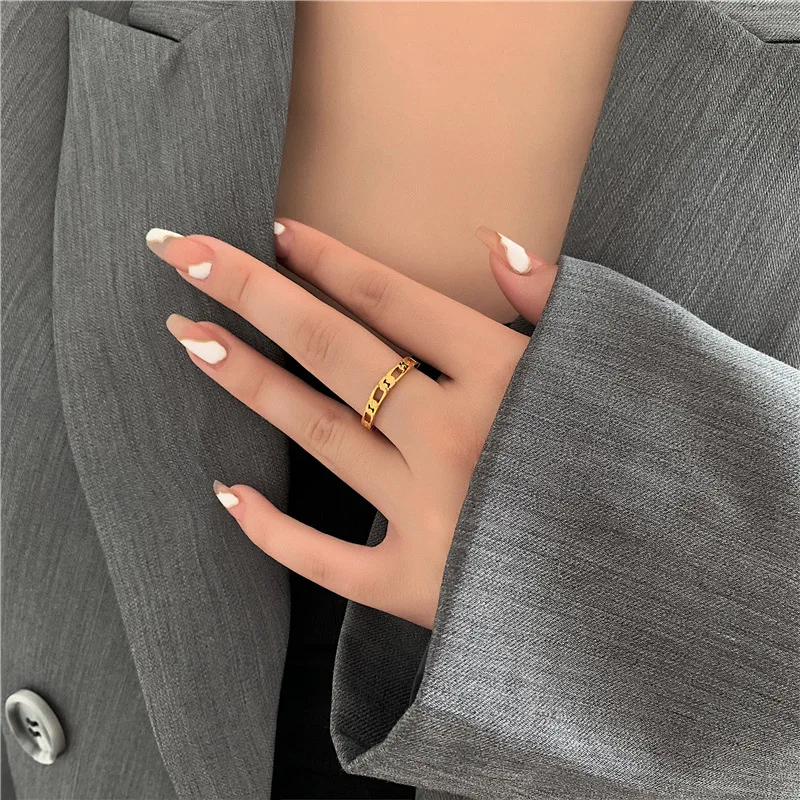 Vintage French Hollow Chain Twist Ring Women's Fashion Personality Party Ring Simple Titanium Steel Jewelry 18K Gold Plated images - 6