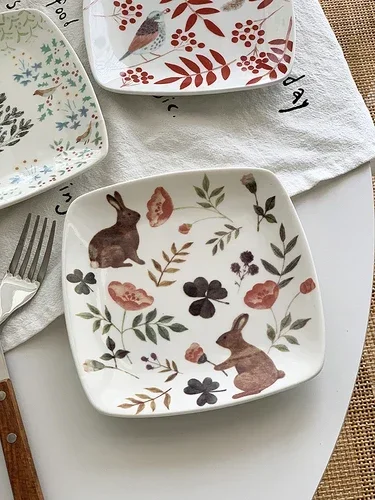 

Японская керамическая квадратная тарелка с ягодами