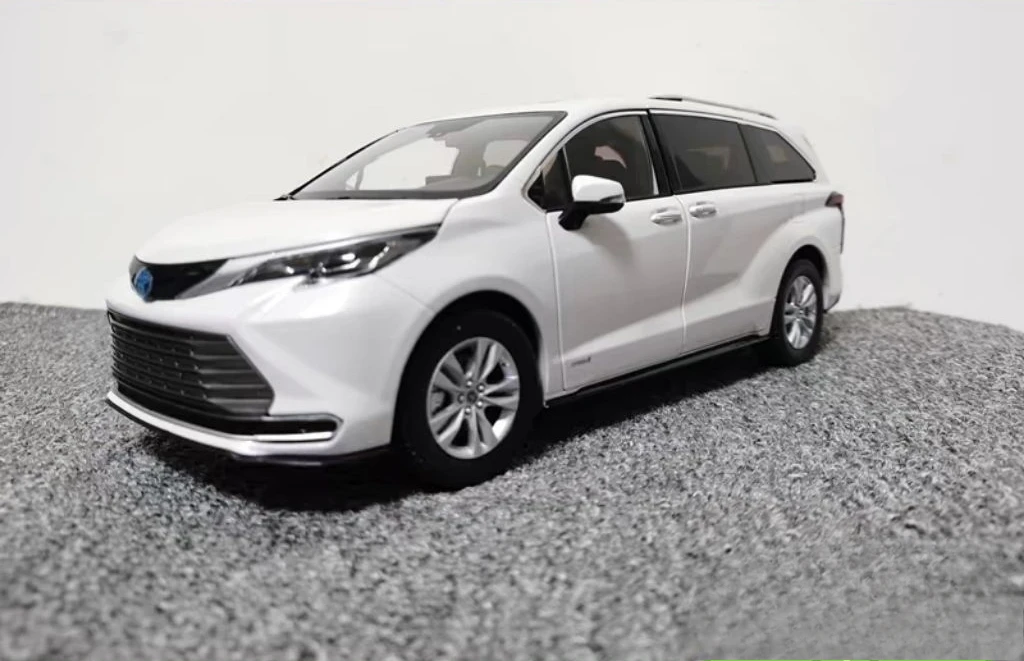 Модель Gac Toyota Syna MPV TOYOTO SIENNA Коммерческий автомобиль 1:18 автомобиля из сплава