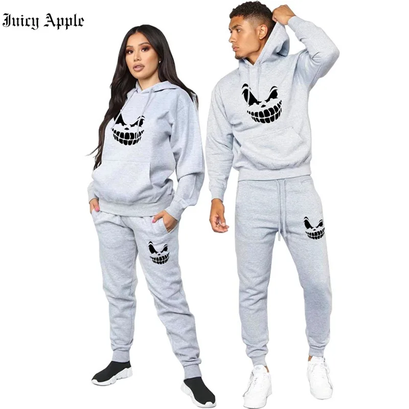 

Женский спортивный костюм из двух предметов, толстовка с капюшоном и брюки с принтом