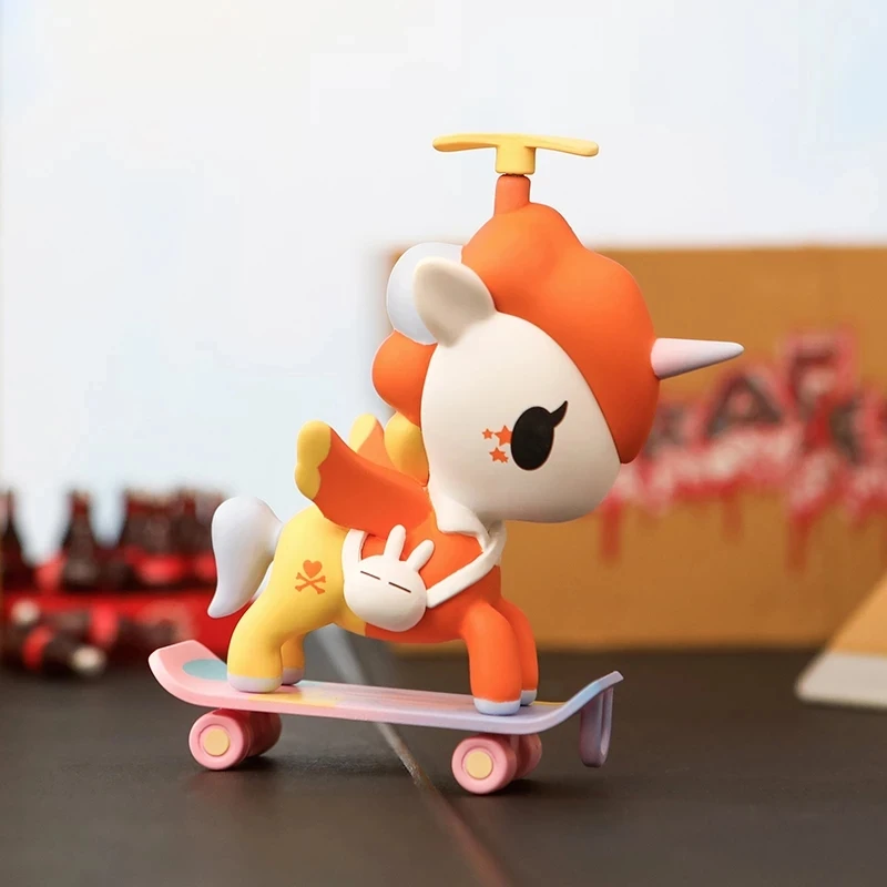 

Игрушка-единорог tokidoki с загадочной коробкой