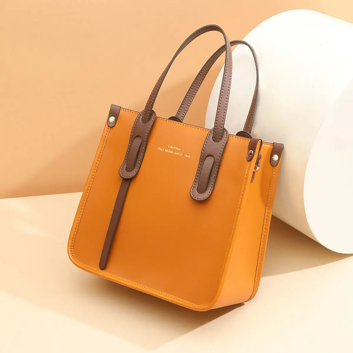 

Ladies handbag Y50