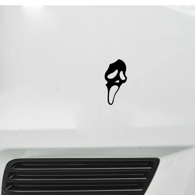 Интересное украшение на Хэллоуин с изображением страшного призрака