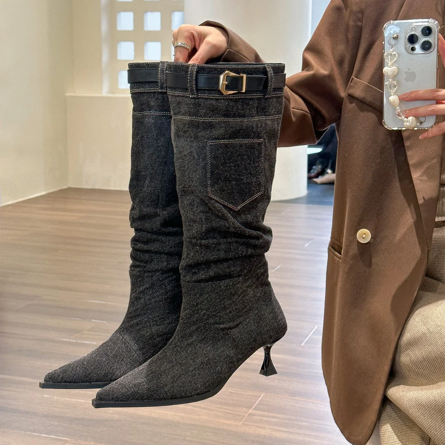 Женские джинсовые ботинки с острым носком на ремешке без застежки