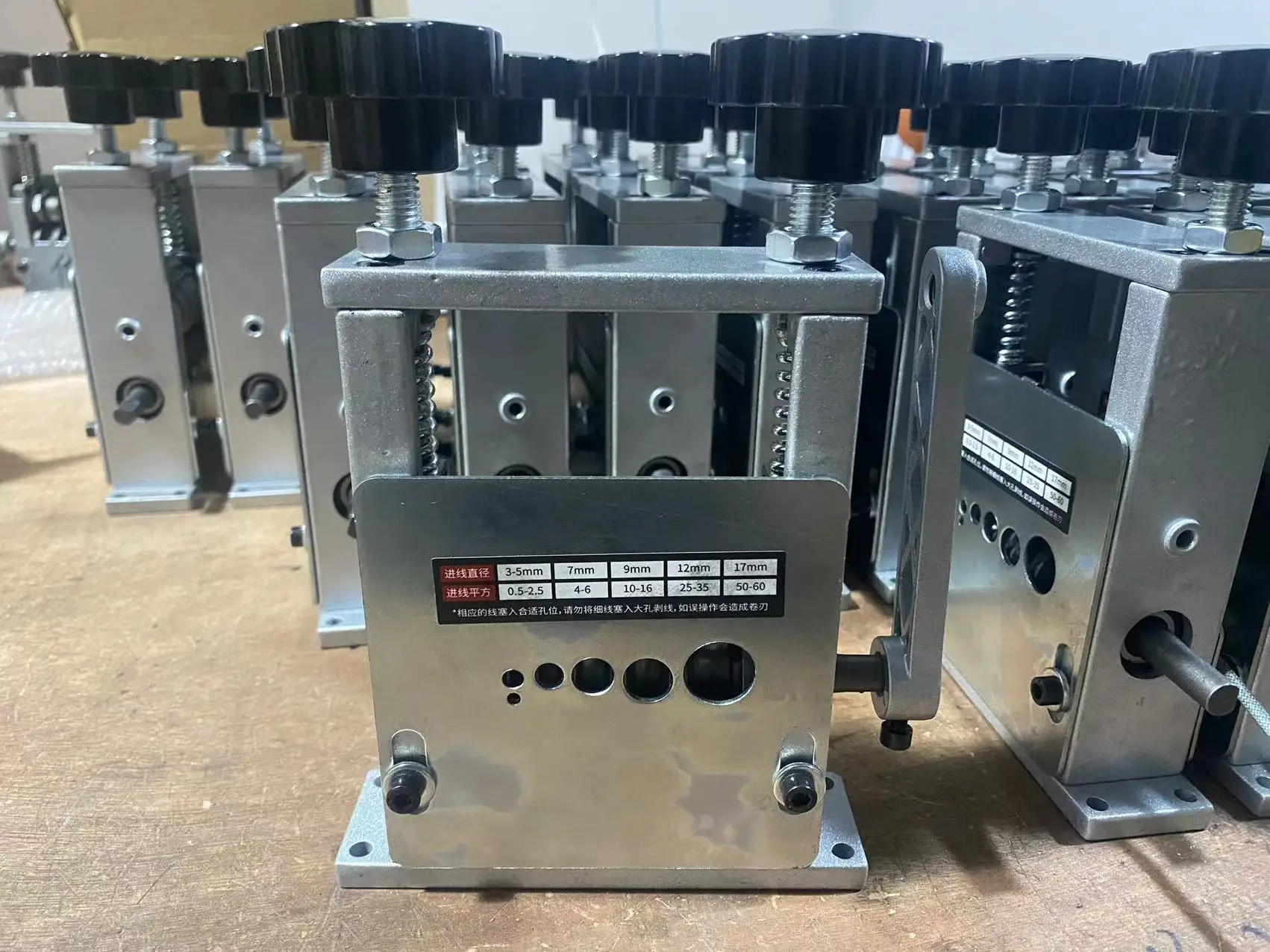 

Автоматический станок для зачистки проводов Channel