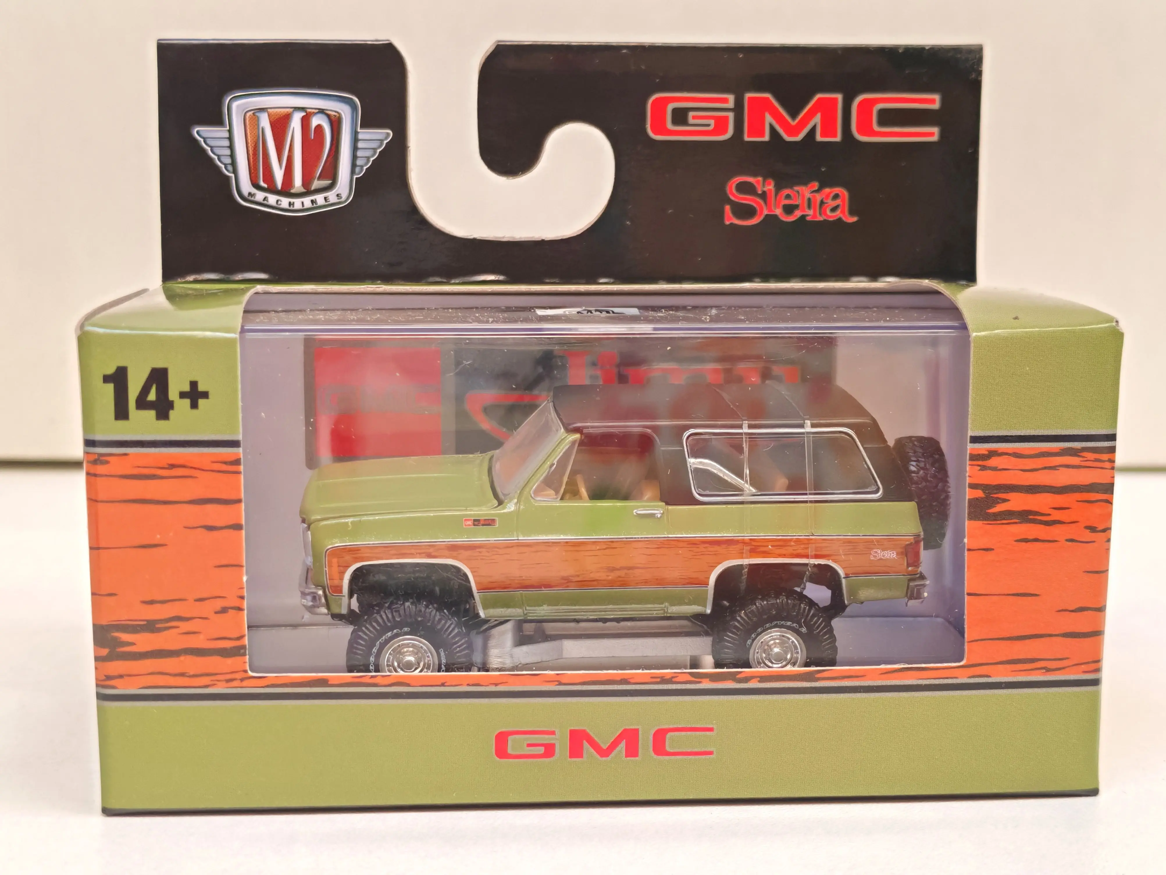 M2 машины 1/64 1973 GMC jimmy Sierra 4X4 S125 литые модели автомобилей из сплава под давлением