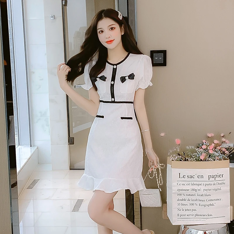 

Женское летнее платье с коротким рукавом и оборками