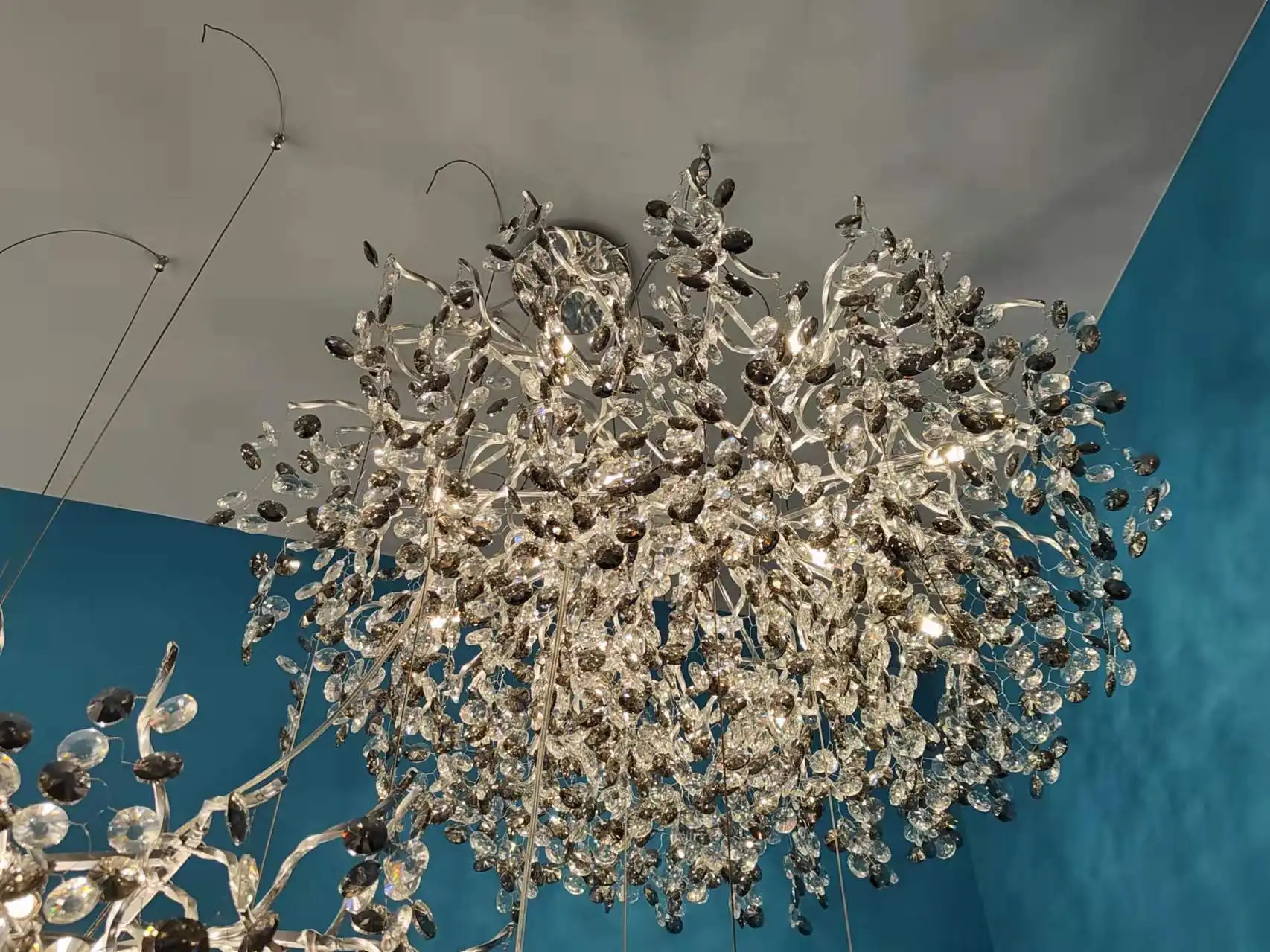 Рисунок 2 - Хрустальная люстра