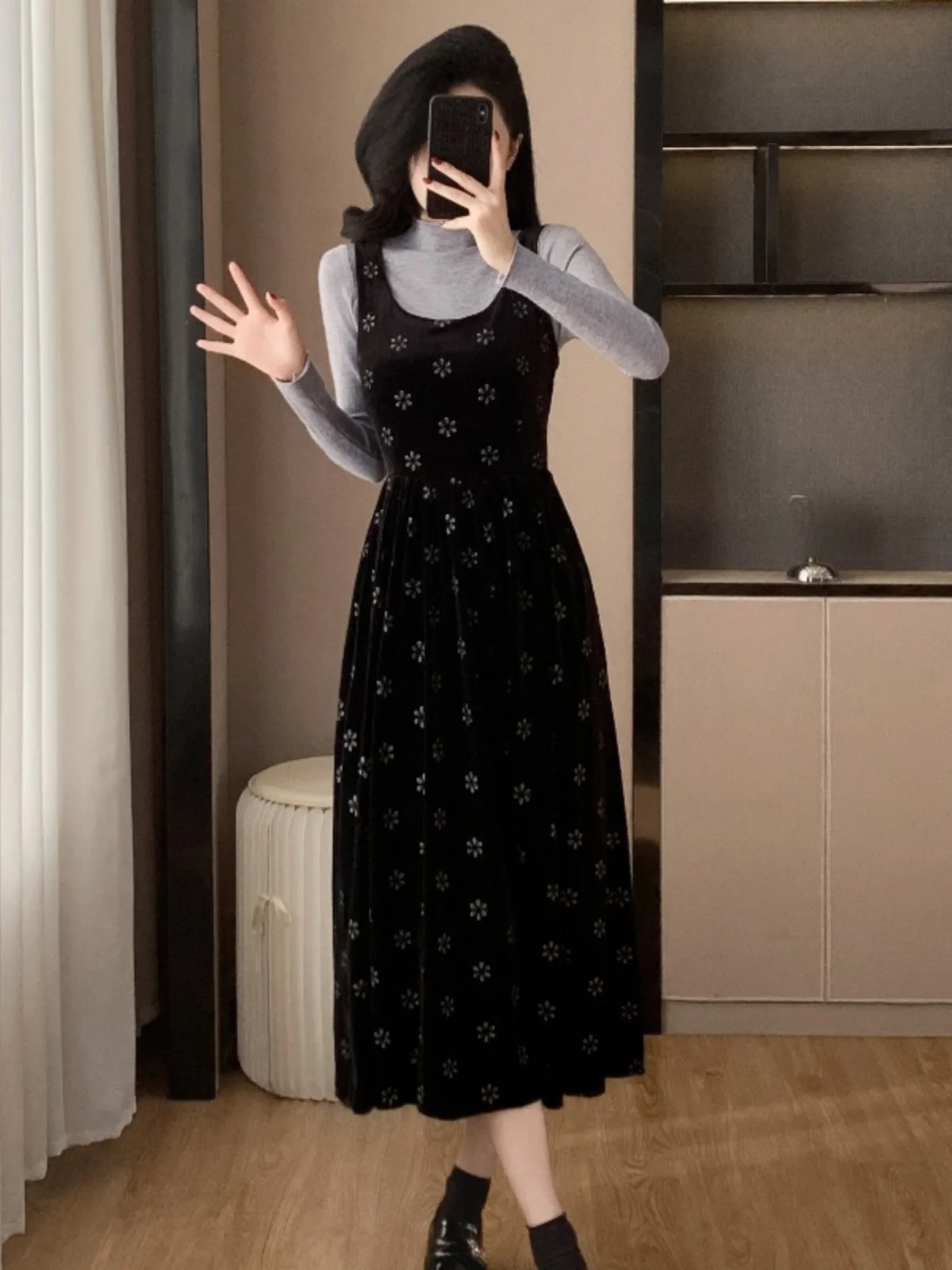 Новинка 2024 бархатное платье на бретельках с французской вышивкой облегающая